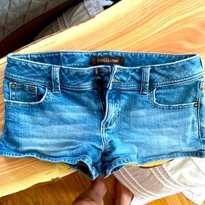 Hollister jean shorts size 9